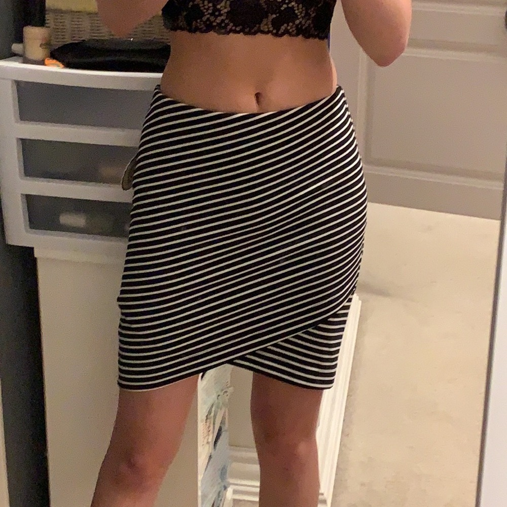 So Black and White Striped Bodycon Skirt - Picture 4 of 4